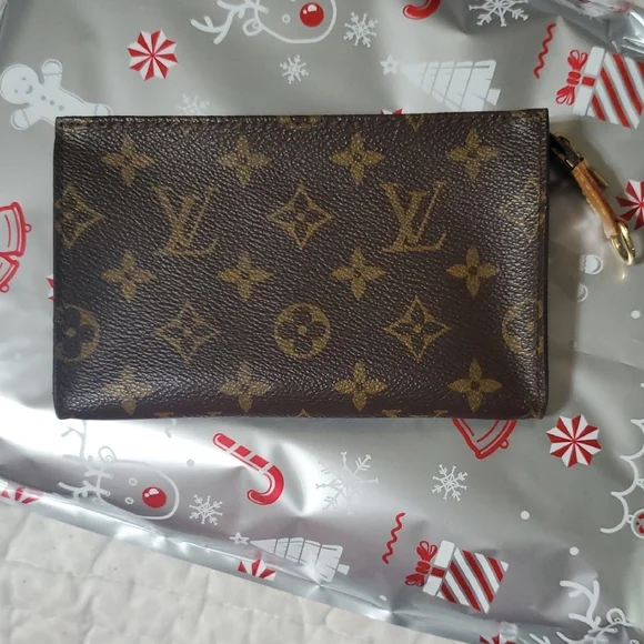 Louis Vuitton Monogram Pouch And Box - Picture 3 of 7